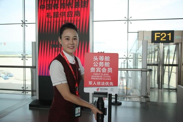 王怡：用心、用情、用愛工作的國航重慶地服人